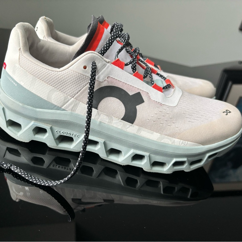 On cloud Cloudmonster mens running shoes. Size 11